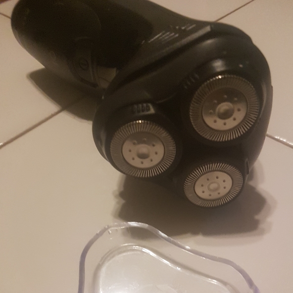 🧔🏻 Remington Electric Razor - Picture 3 of 10